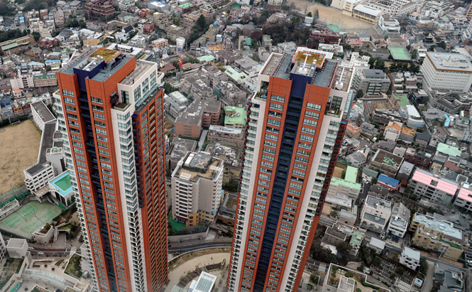 Tokyo Highrise. Image by 640mb on Flickr
