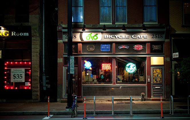 Cafe, Pittsburgh PA. Photo by John Cruz.